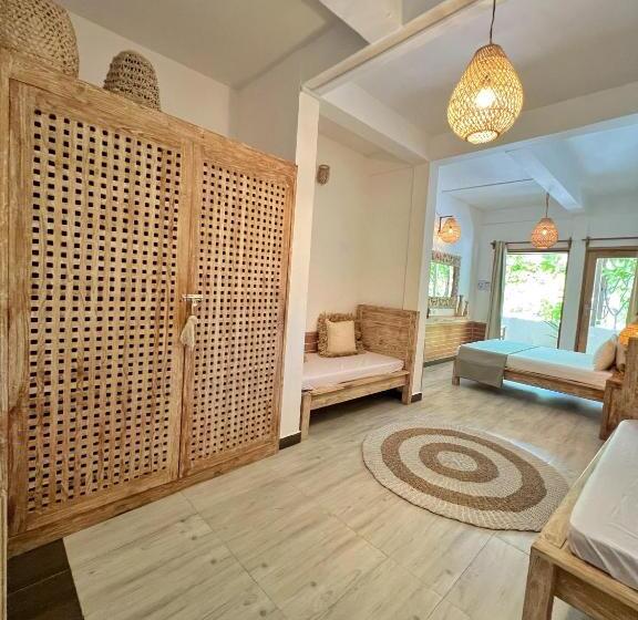 تختخواب و صبحانه Iru Maldives