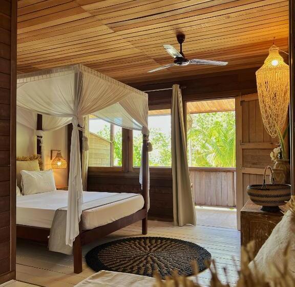 تختخواب و صبحانه Iru Maldives