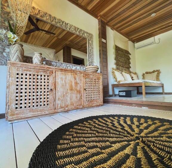 تختخواب و صبحانه Iru Maldives