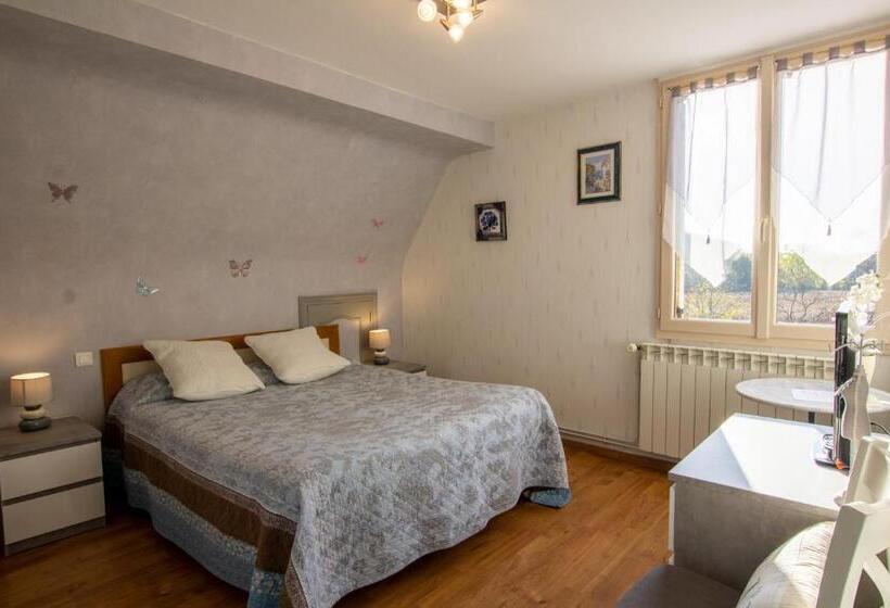 تختخواب و صبحانه La Roseraie