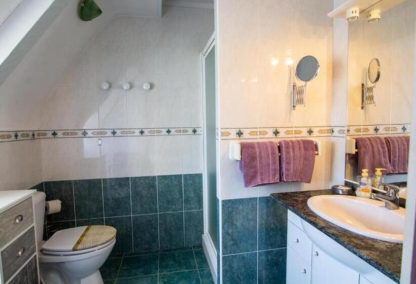 تختخواب و صبحانه La Roseraie