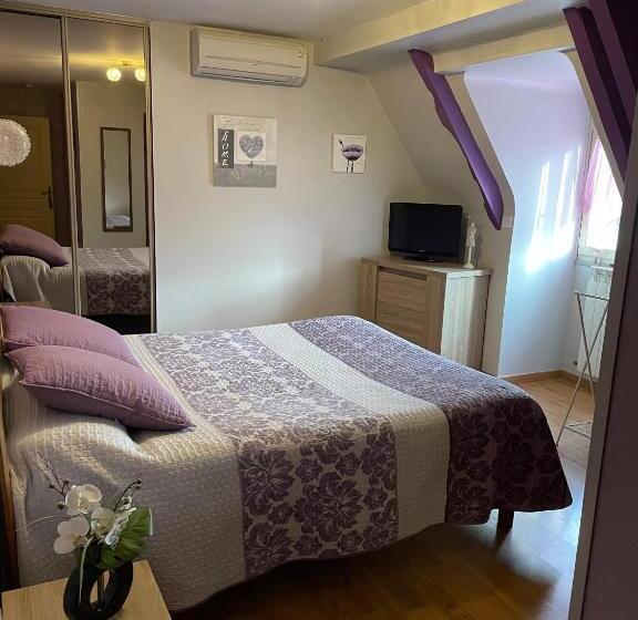 تختخواب و صبحانه La Roseraie