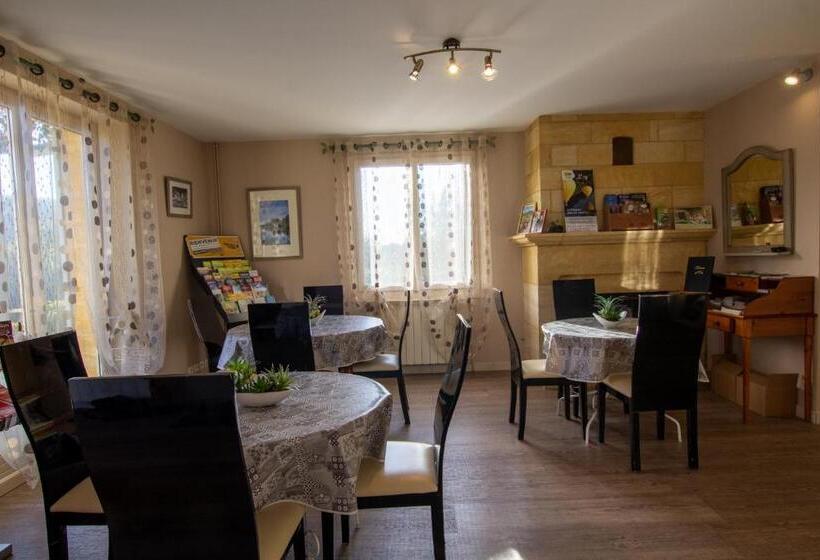 تختخواب و صبحانه La Roseraie