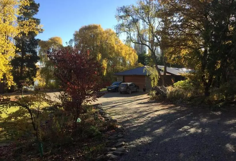 تختخواب و صبحانه Lye Bow Lake Suite