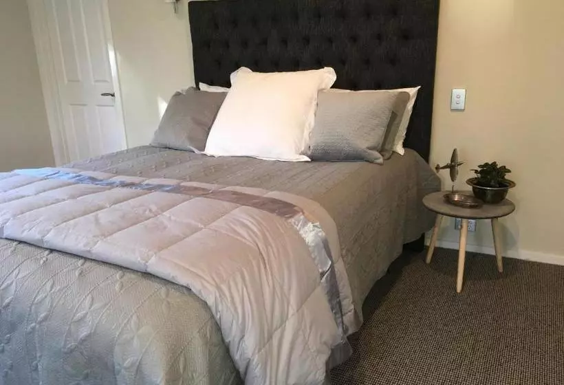 تختخواب و صبحانه Lye Bow Lake Suite