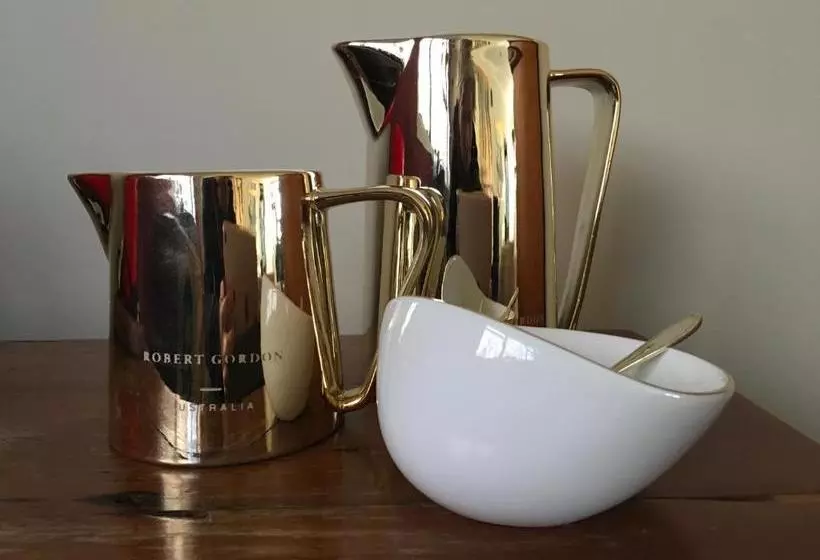 تختخواب و صبحانه Lye Bow Lake Suite