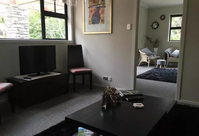 تختخواب و صبحانه Lye Bow Lake Suite