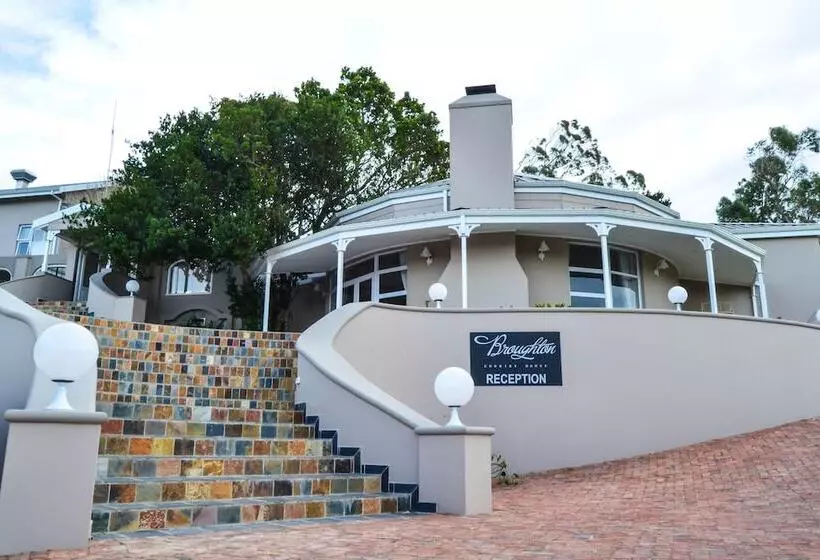 استراحتگاه Broughton Country Estate