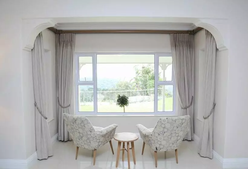 استراحتگاه Broughton Country Estate