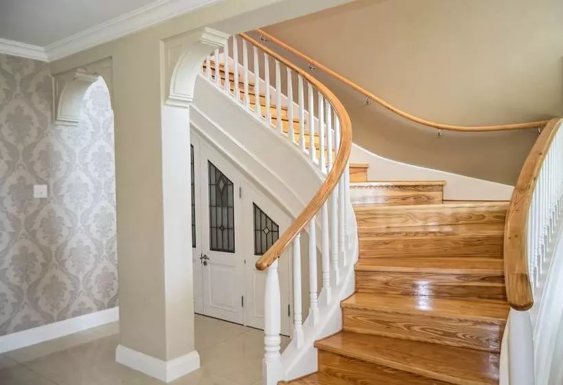 استراحتگاه Broughton Country Estate