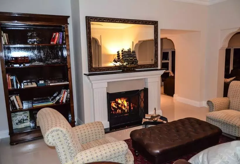 استراحتگاه Broughton Country Estate