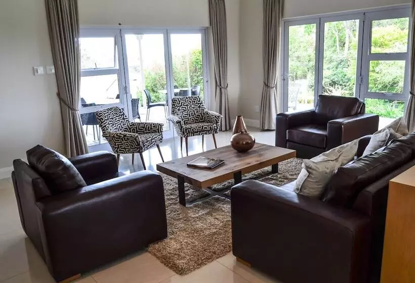 استراحتگاه Broughton Country Estate