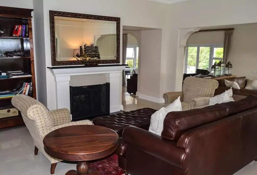 استراحتگاه Broughton Country Estate