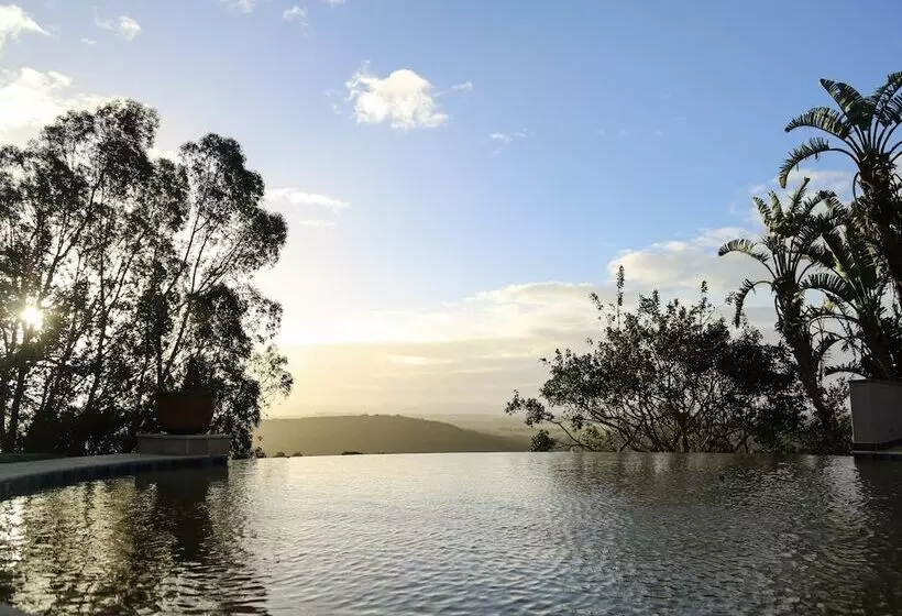 استراحتگاه Broughton Country Estate