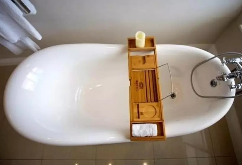 استراحتگاه Broughton Country Estate