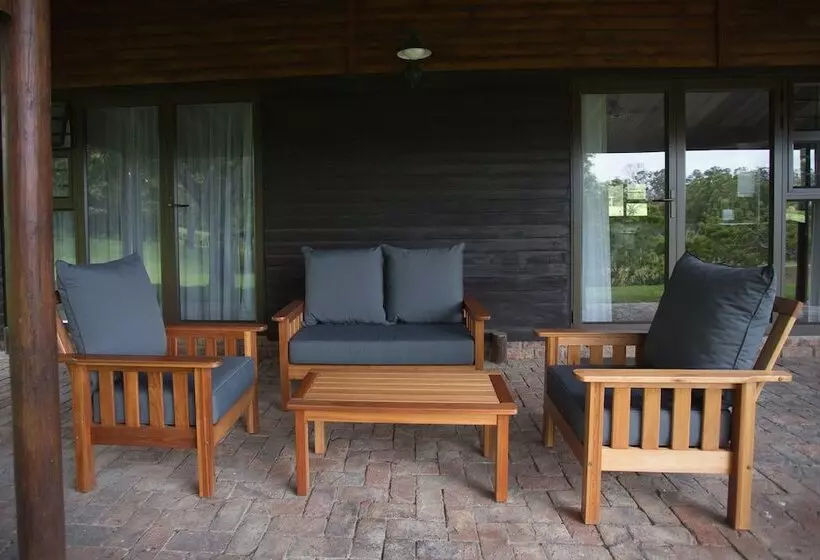 استراحتگاه Broughton Country Estate