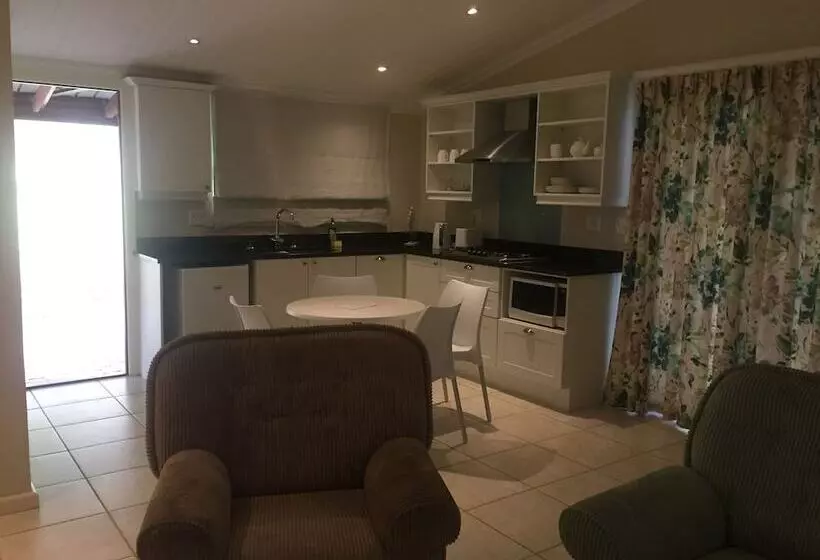 استراحتگاه Broughton Country Estate