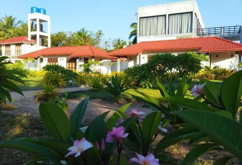 Hotelli Nn Beach Resort & Spa