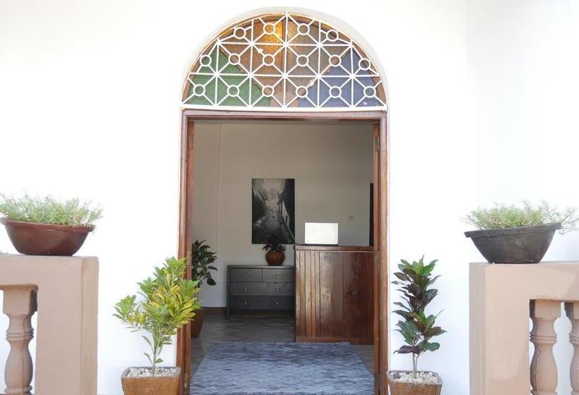 酒店 Airport Palace