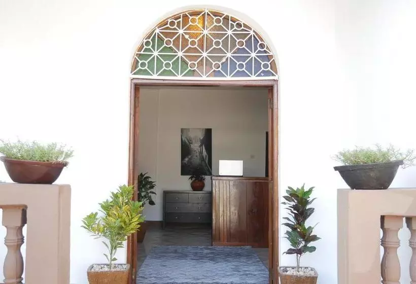 هتل Airport Palace