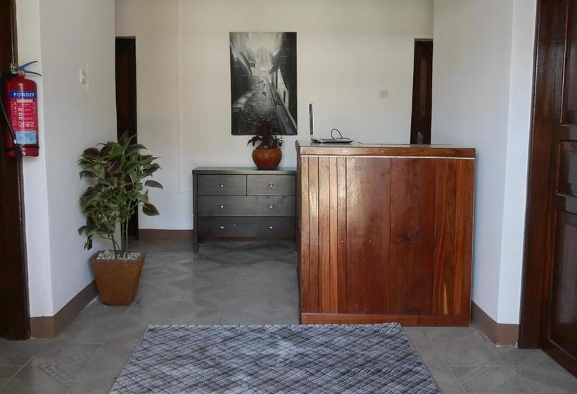 酒店 Airport Palace