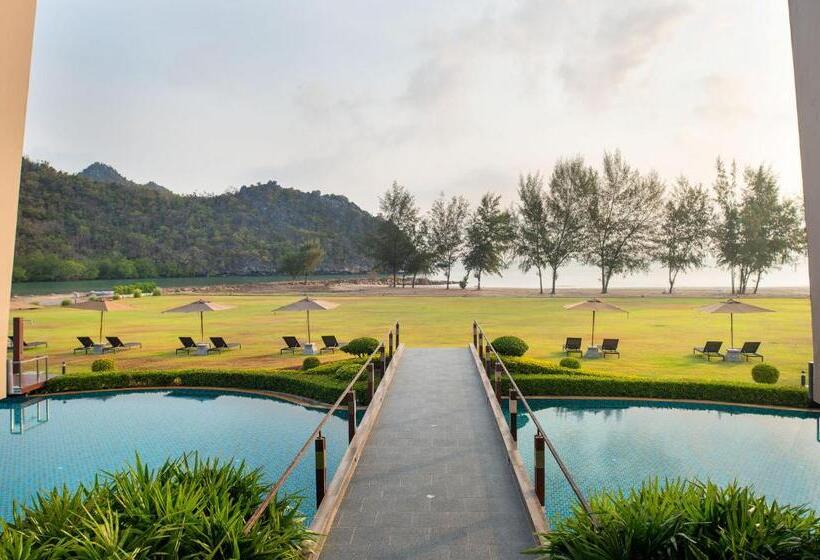 La Isla Pranburi Beach Resort