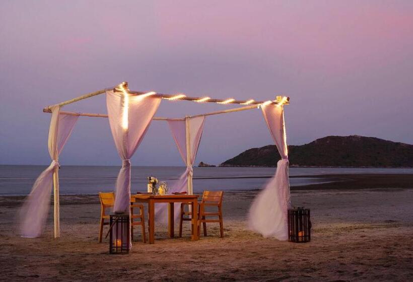 La Isla Pranburi Beach Resort