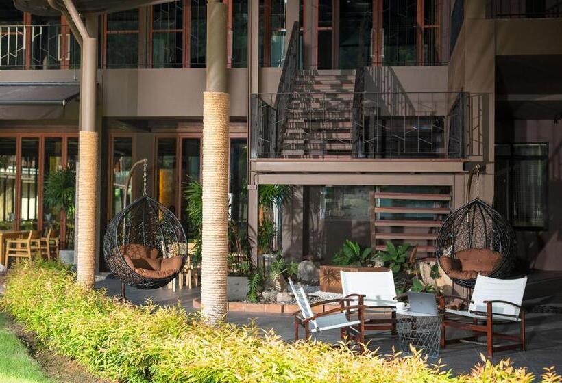 La Isla Pranburi Beach Resort