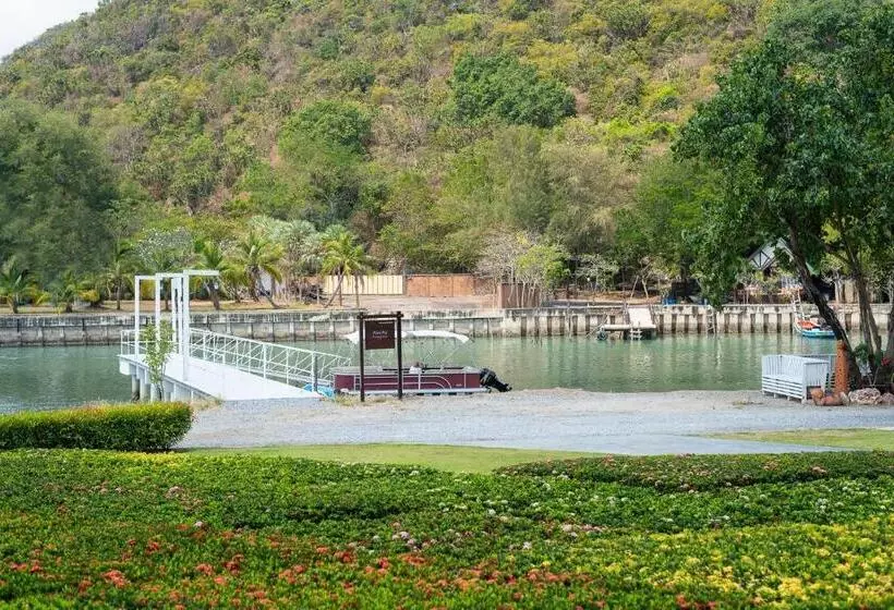 La Isla Pranburi Beach Resort