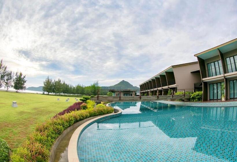 La Isla Pranburi Beach Resort