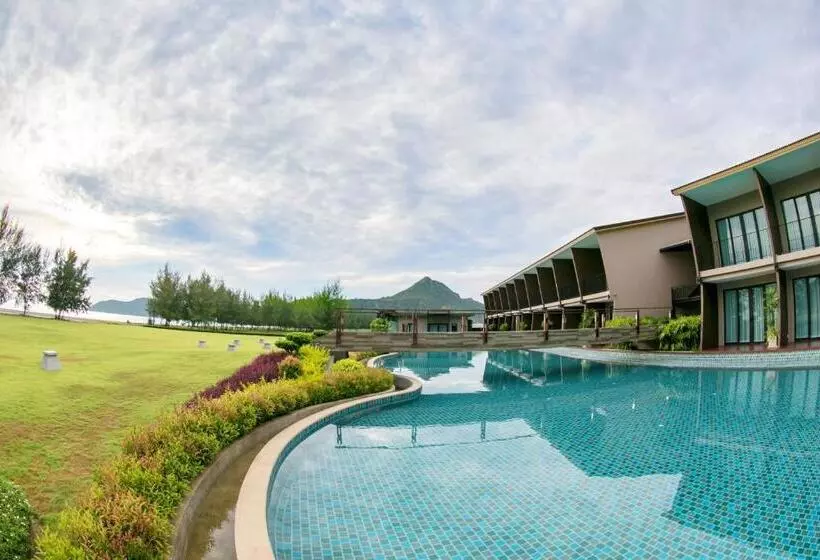 La Isla Pranburi Beach Resort