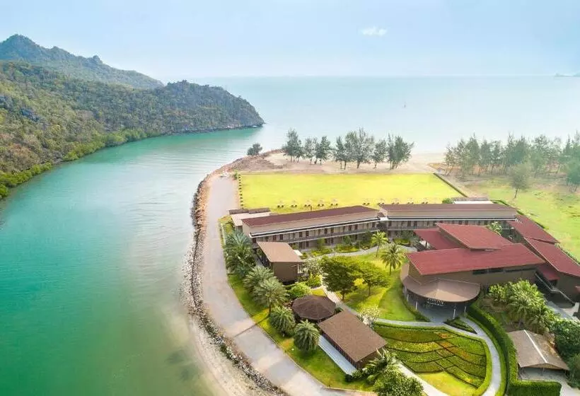 La Isla Pranburi Beach Resort