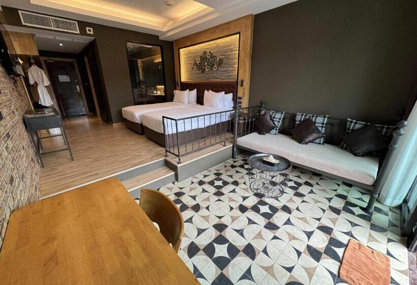 La Isla Pranburi Beach Resort