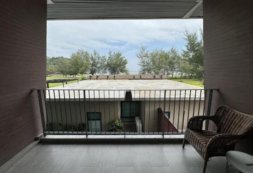 La Isla Pranburi Beach Resort