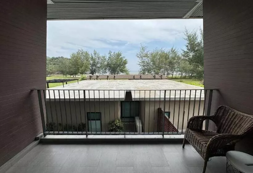 La Isla Pranburi Beach Resort