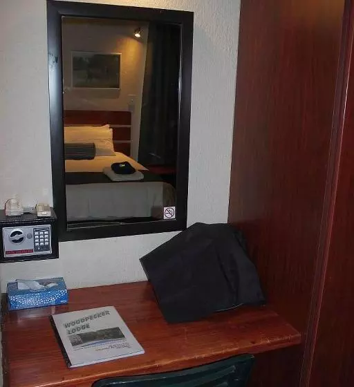 Woodpecker Lodge B&b