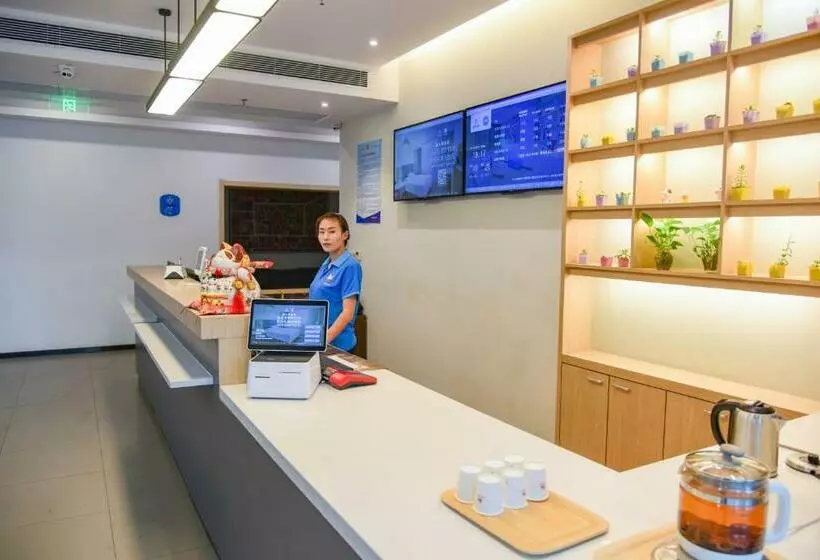 Hotelli Hanting  Jiayuguan Fangte Silu Shenhua Theme Park