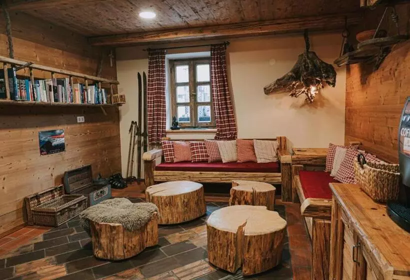 Hostel Lukna