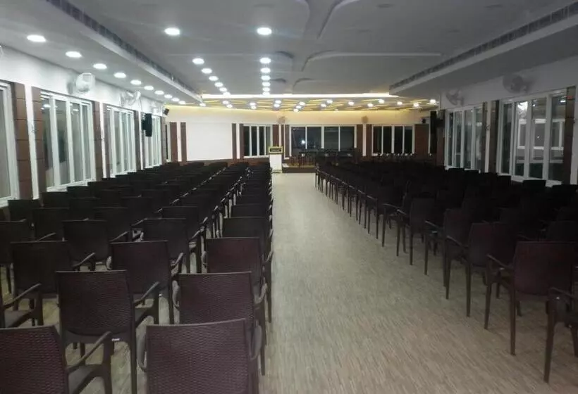 Mount Retreat Resorts   Madurai
