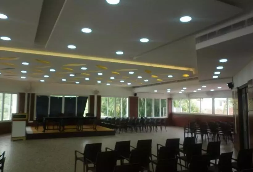 Mount Retreat Resorts   Madurai