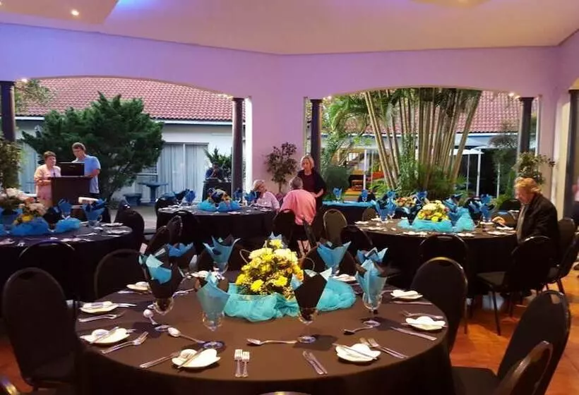 تختخواب و صبحانه Blue Marlin Guest House