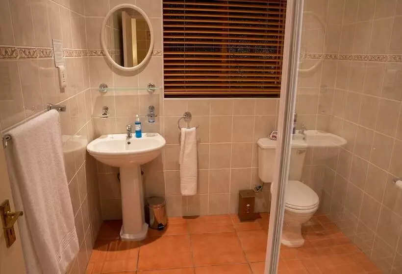 تختخواب و صبحانه Blue Marlin Guest House