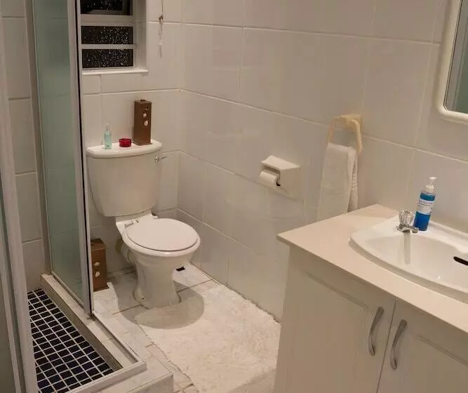 تختخواب و صبحانه Blue Marlin Guest House