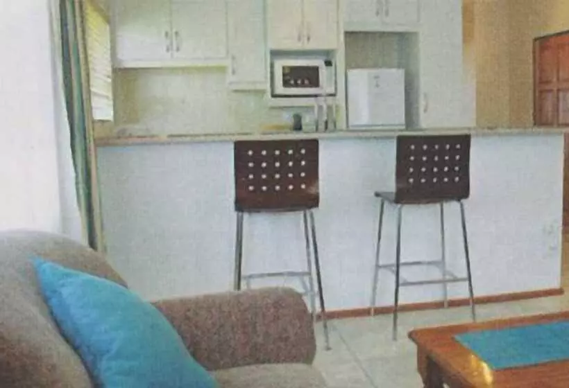 تختخواب و صبحانه Blue Marlin Guest House