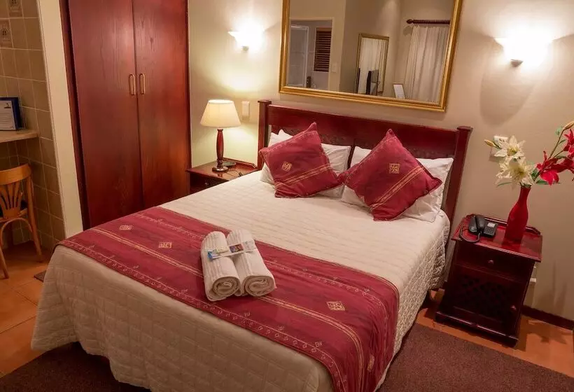 تختخواب و صبحانه Blue Marlin Guest House