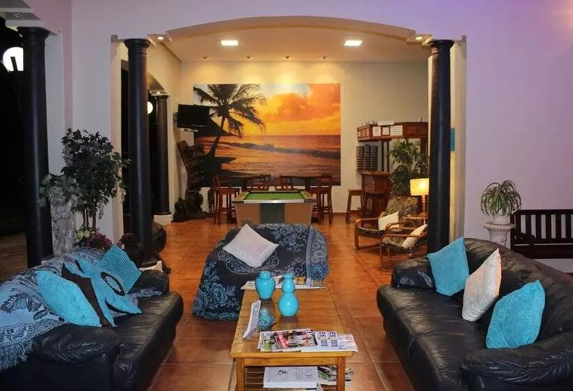 تختخواب و صبحانه Blue Marlin Guest House