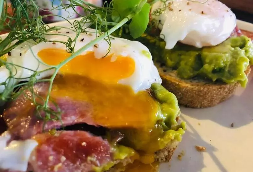 Hotelli The Cornubia Inn