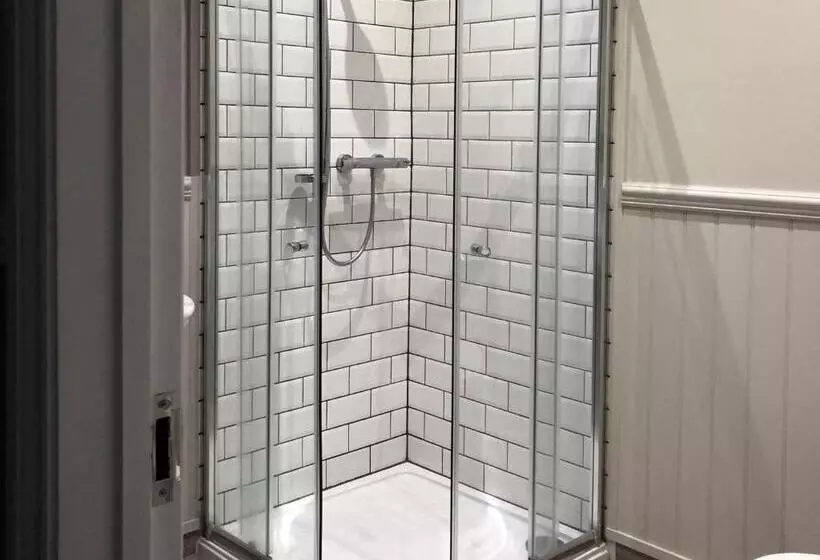 Hotelli The Cornubia Inn