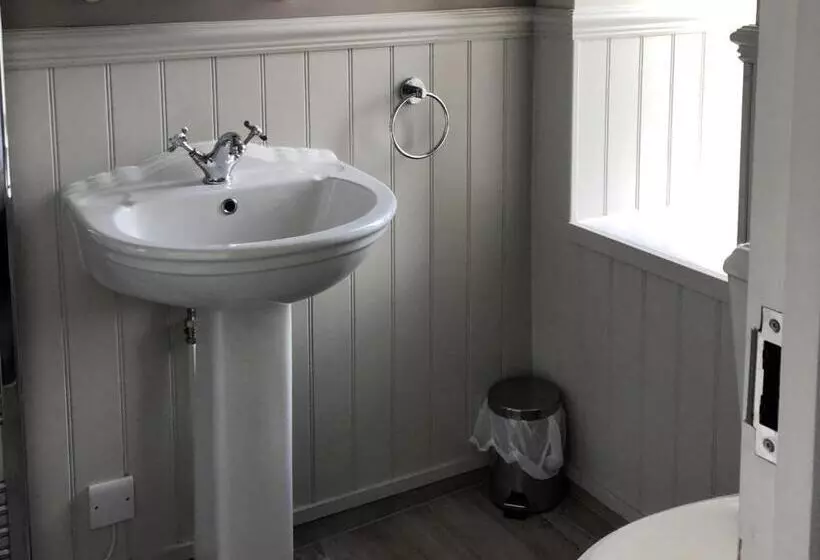 Hotelli The Cornubia Inn