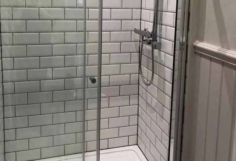 Hotelli The Cornubia Inn